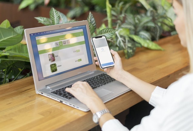 person-paying-with-its-smartphone-wallet-app-min